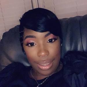 Meet your Posher, Domonique